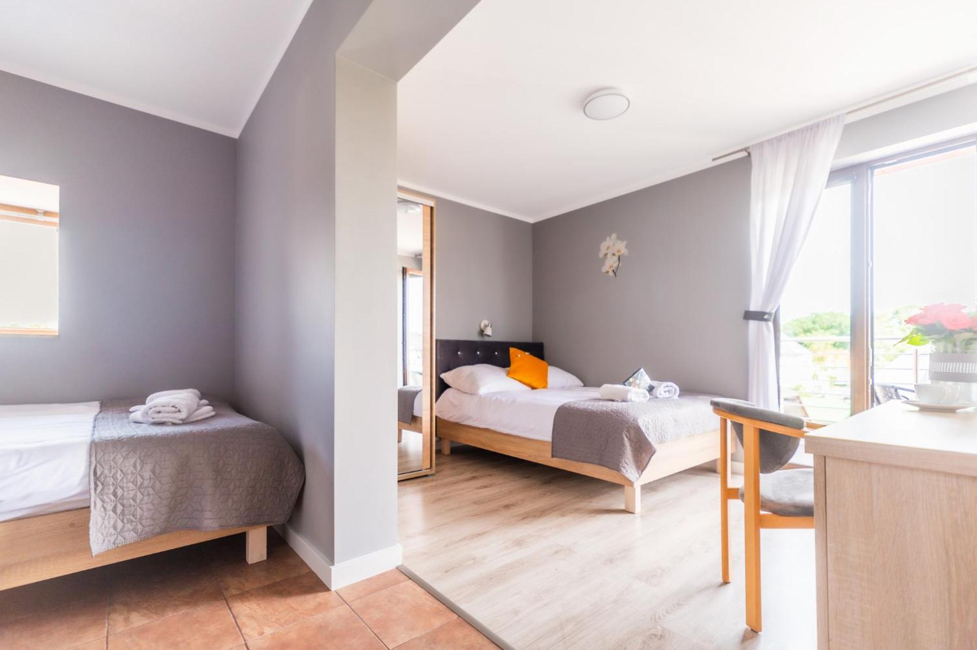 Reveliqa2 - Pokoje Goscinne I Apartamenty ポビエロボ エクステリア 写真