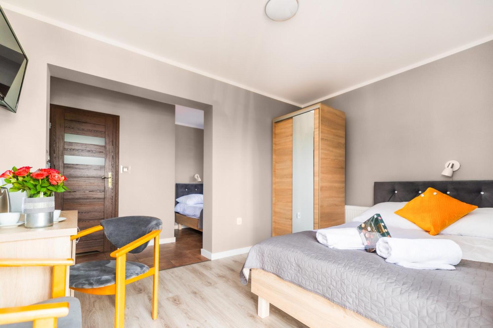 Reveliqa2 - Pokoje Goscinne I Apartamenty ポビエロボ エクステリア 写真