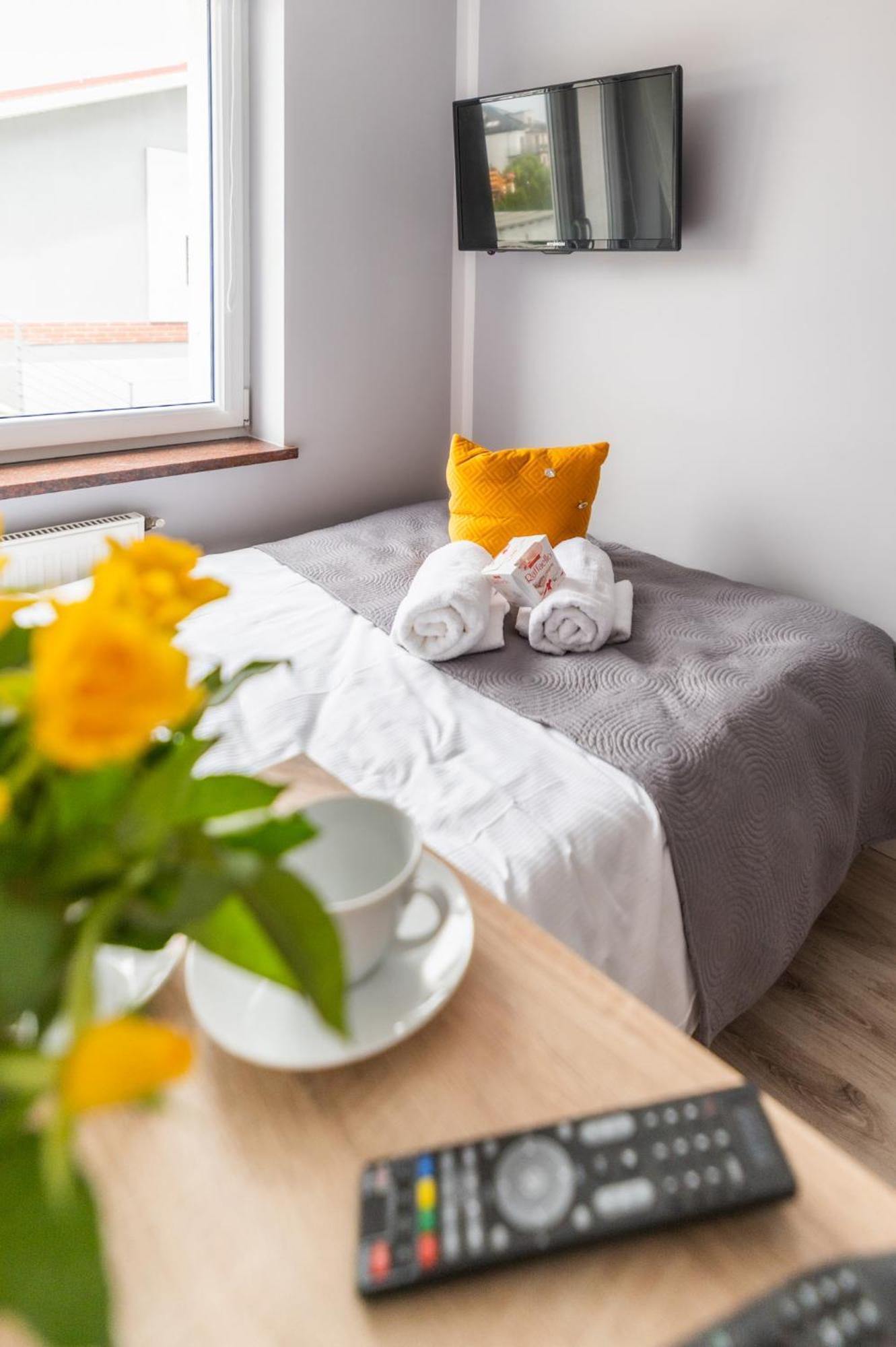 Reveliqa2 - Pokoje Goscinne I Apartamenty ポビエロボ エクステリア 写真