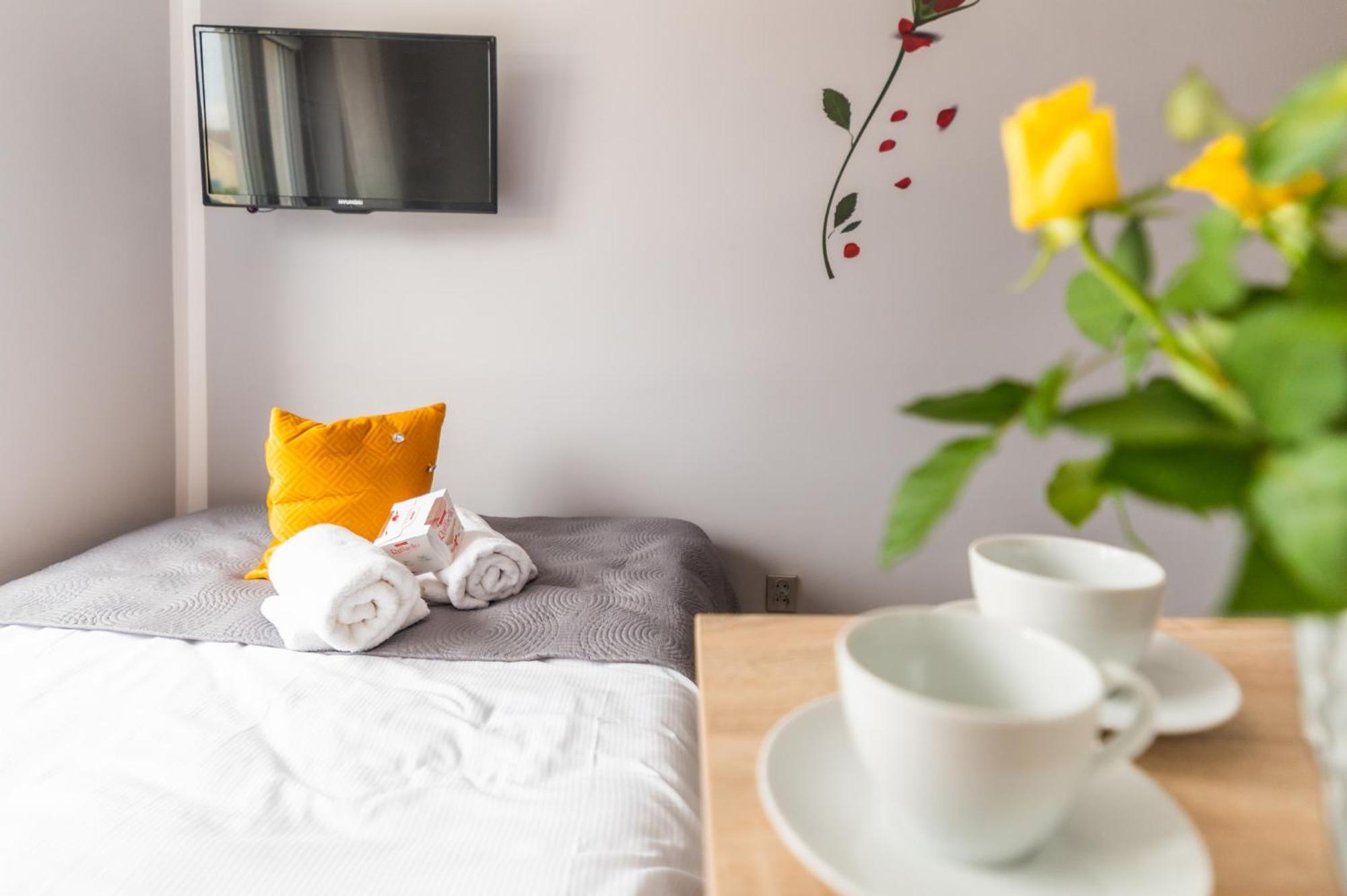 Reveliqa2 - Pokoje Goscinne I Apartamenty ポビエロボ エクステリア 写真