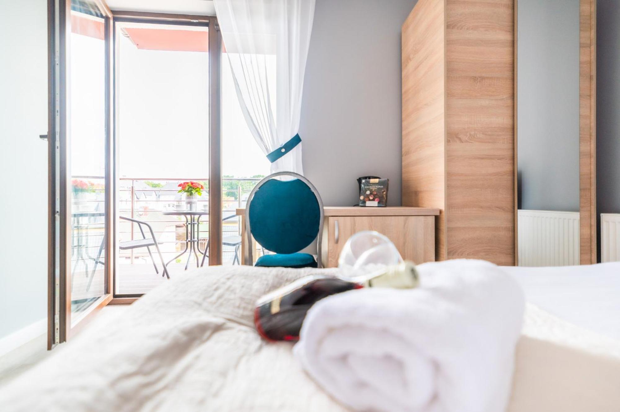 Reveliqa2 - Pokoje Goscinne I Apartamenty ポビエロボ エクステリア 写真